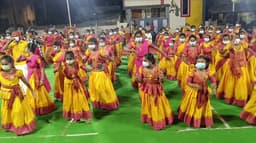 உத்தண்டராயர் கோவிலில் ராஜகணபதி வள்ளி கும்மி குழுவினர் நடனம்