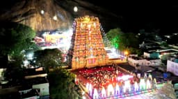 திருப்பரங்குன்றம் சுப்பிரமணிய சுவாமி கோயில் குடமுழுக்கு.. 125 அடி உயர ராஜகோபுரத்தில் புனித நீர் ஊற்றப்பட்டது..!