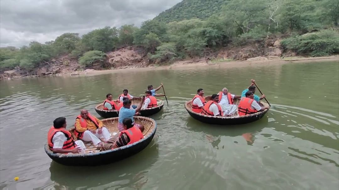 ஒகேனக்கலில் மீண்டும் பரிசல் சவாரி - சுற்றுலா பயணிகள் மகிழ்ச்சி
