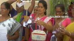 சீமான் உருவப்படத்தை கிழித்த மாதர் சங்கத்தினர்