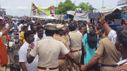 10 வயது சிறுமியை வாயை மூடி கடத்தி வன்கொடுமை - அதிமுக போராட்டம்