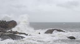 குளச்சல், முட்டம் கடல் பகுதிகளில் 2ஆவது நாளாக கடல் சீற்றம் - வானிலை மையம் எச்சரிக்கை