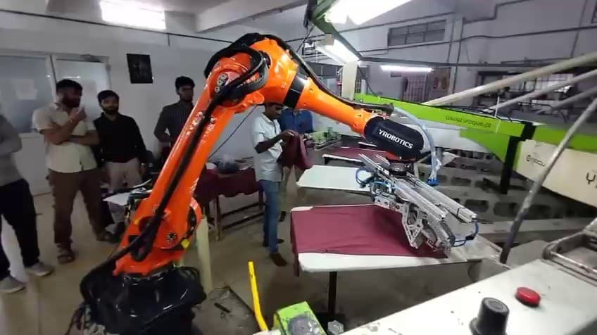 பனியன் தயாரிப்பு நிறுவனங்களில் பயன்படுத்தப்படும் ரோபோக்கள்