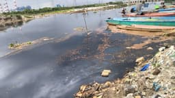 கொசஸ்தலை ஆற்றில் சேகரமாகி வரும் எண்ணெய் கழிவுகள் - மீனவர்கள் வேதனை