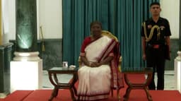 14 கேள்விகளை எழுப்பிய குடியரசுத் தலைவரின் மனு மீது உச்சநீதிமன்ற அரசியல் சாசன அமர்வு நாளை மறுநாள் விசாரணை