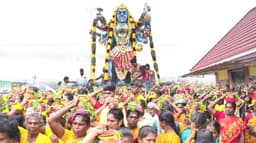 16 அடி ஸ்ரீ கபால காளியம்மன் கோவில் வருஷாபிஷேக விழா..! 1008 பால்குடங்களை ஊர்வலமாக எடுத்து வந்த பெண்கள்..
