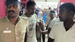 பேருந்து நிறுத்தத்தில் தூங்கியவர் தலையில் கல்லைப்போட்டு கொலை.. 2 வது மனைவியின் தூண்டுதலின் பேரில் காதலன் வெறிச்செயல்
