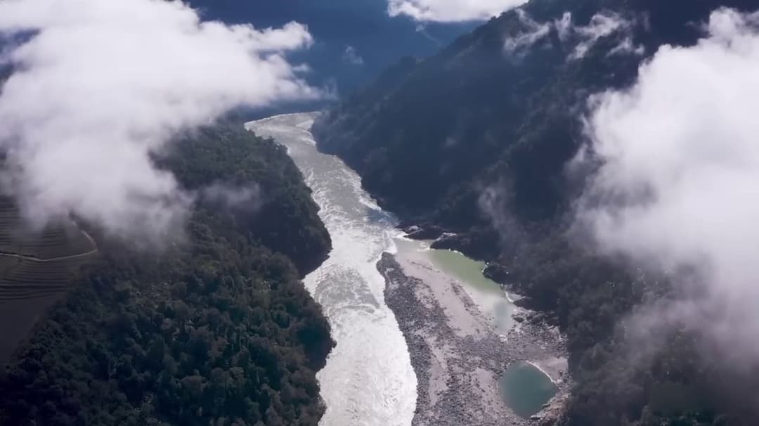 பிரம்மபுத்திராவின் குறுக்கே பிரம்மாண்டமான அணை கட்டும் சீனா