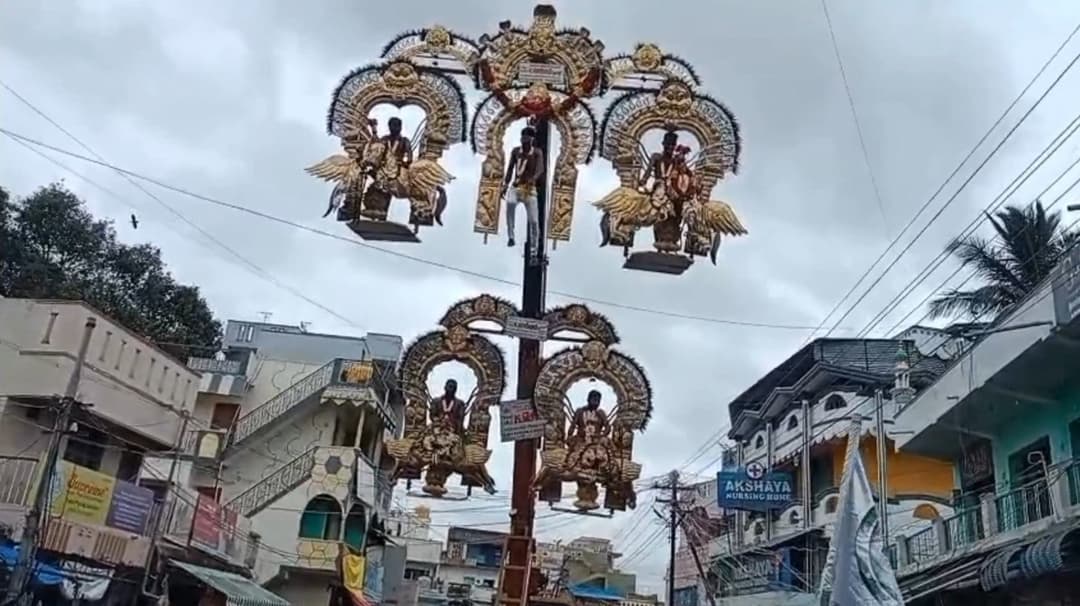 கெலமங்கலம் பட்டாளம்மன் கோயிலில் ஆடி அமாவாசை விழா..! அலகு குத்தியும், தீச்சட்டி எடுத்தும் பக்தர்கள் நேர்த்திக்கடன்..