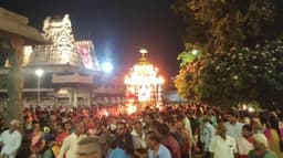 ஆடி திருக்கல்யாண திருவிழா - வெள்ளித் தேரில் அம்மன் உலா