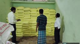 செயற்கை தட்டுப்பாட்டை உருவாக்க உரம் பதுக்கல் -  6 கடைகளுக்கு விற்பனை தடை