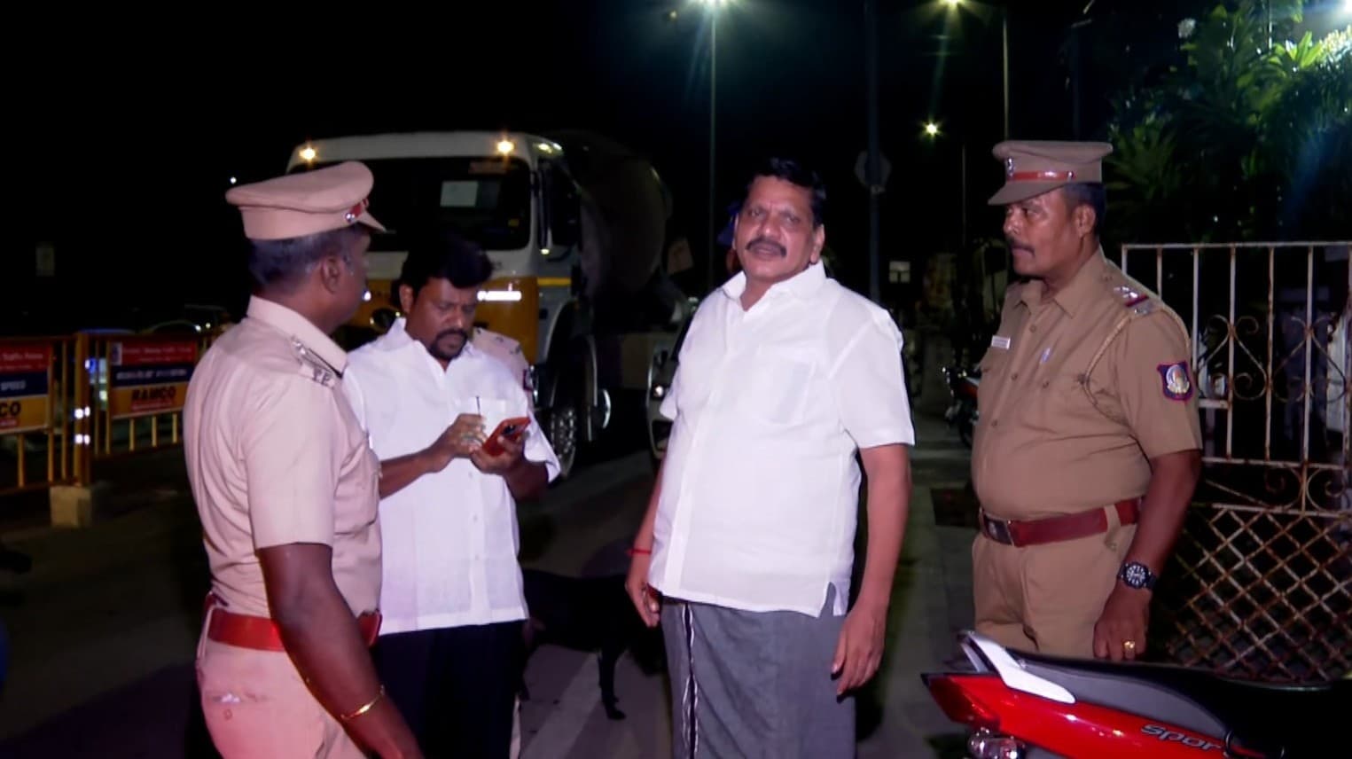 புரட்சித் தமிழகம் கட்சித் தலைவர் ஏர்போர்ட் மூர்த்தி கைது