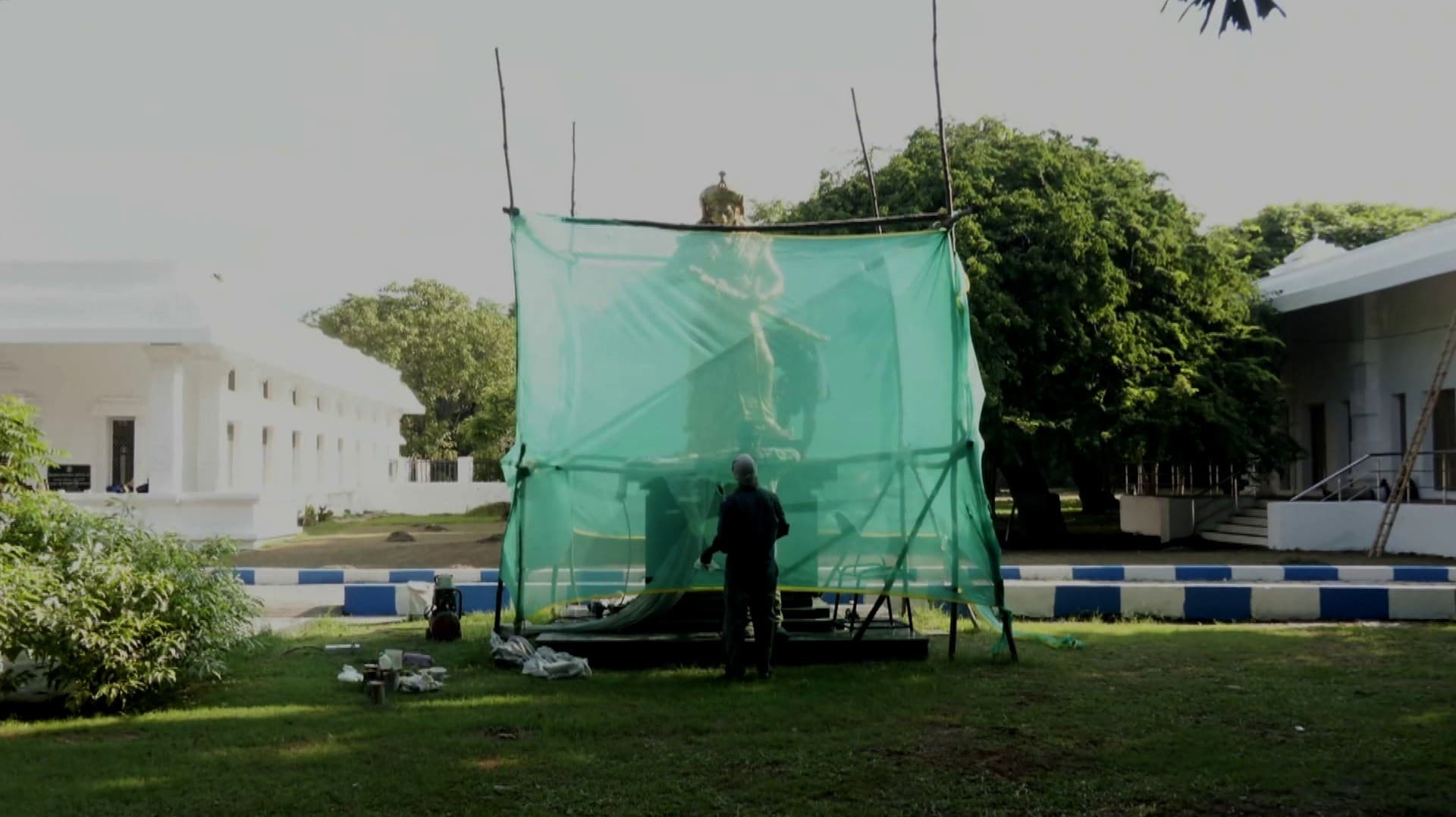 சென்னை கிண்டி காந்தி மண்டபத்தில் வீரமங்கை வேலு நாச்சியாருக்கு சிலை