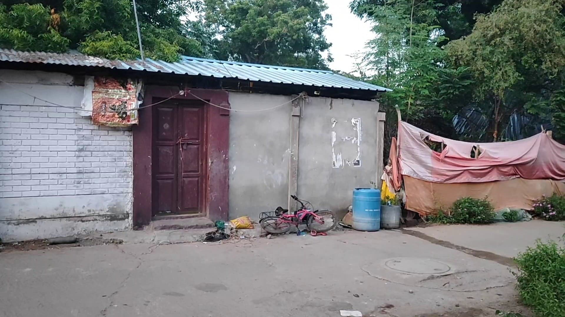 11 வயது சிறுமியை அரிவாளால் வெட்டிய அத்தை