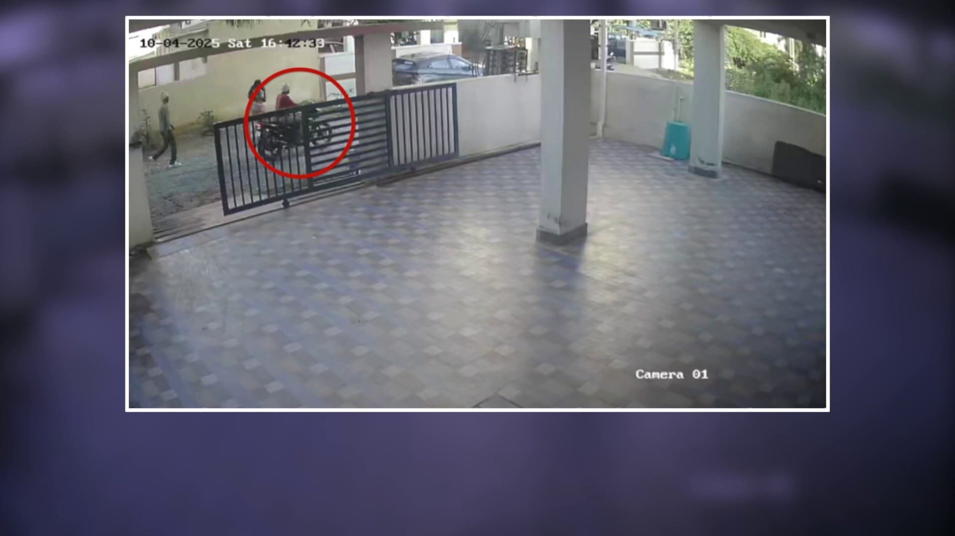 தங்க நகை அணிந்து கொண்டு தனியாகச் செல்லும் பெண்களே உஷார்.!