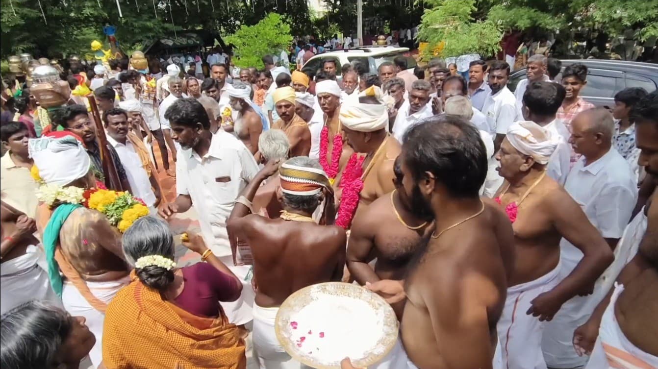மழை வேண்டி நடைபெற்ற பாரம்பரிய திருவிழா..! கோயிலில் ஆடு வெட்டி பூஜை செய்து அசைவ விருந்து..