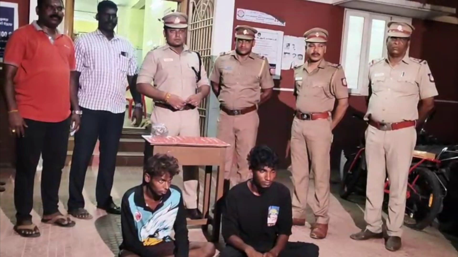 டெல்லியிலிருந்து கடலூருக்கு கூரியரில் வந்த வலி நிவாரணி மாத்திரைகளை பறிமுதல் செய்த போலீஸ்