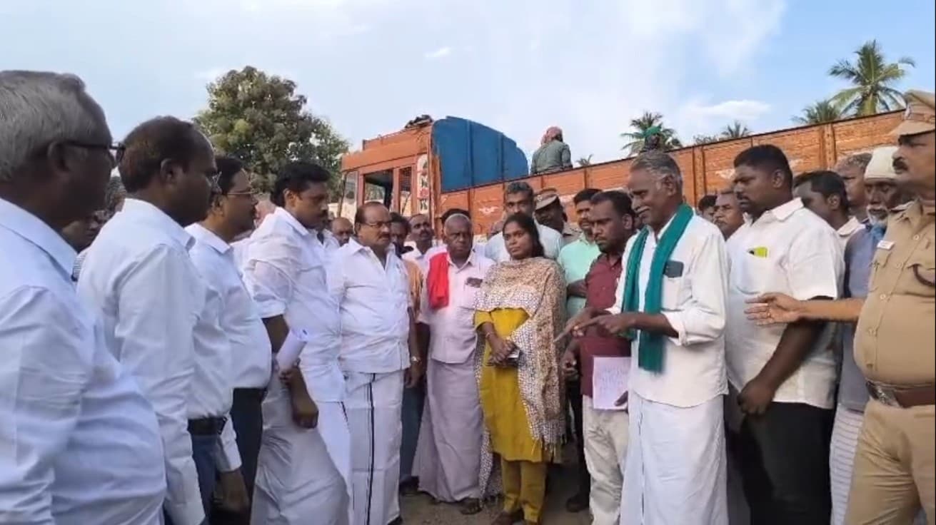 நெல்லை கொள்முதல் செய்ய 12 நாட்கள் தாமதம் என அமைச்சர் சக்கரபாணியுடன் விவசாயிகள் வாக்குவாதம்..!