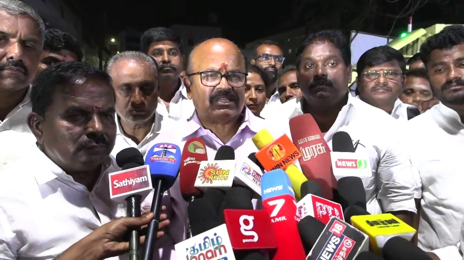 தவெக தொண்டர்களை கொடுமைப்படுத்தினால் அ.தி.மு.க குரல் கொடுக்கும் - பொள்ளாச்சி ஜெயராமன்