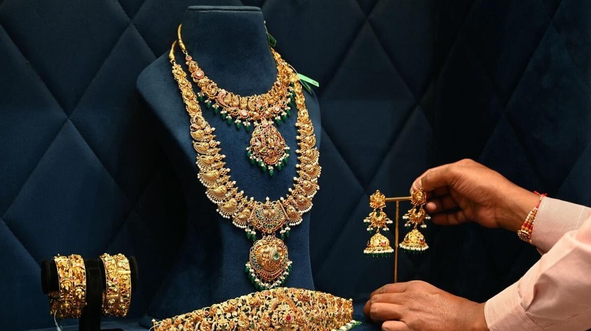 ஆபரணத் தங்கம் சவரனுக்கு ரூ.1,320 குறைந்தது