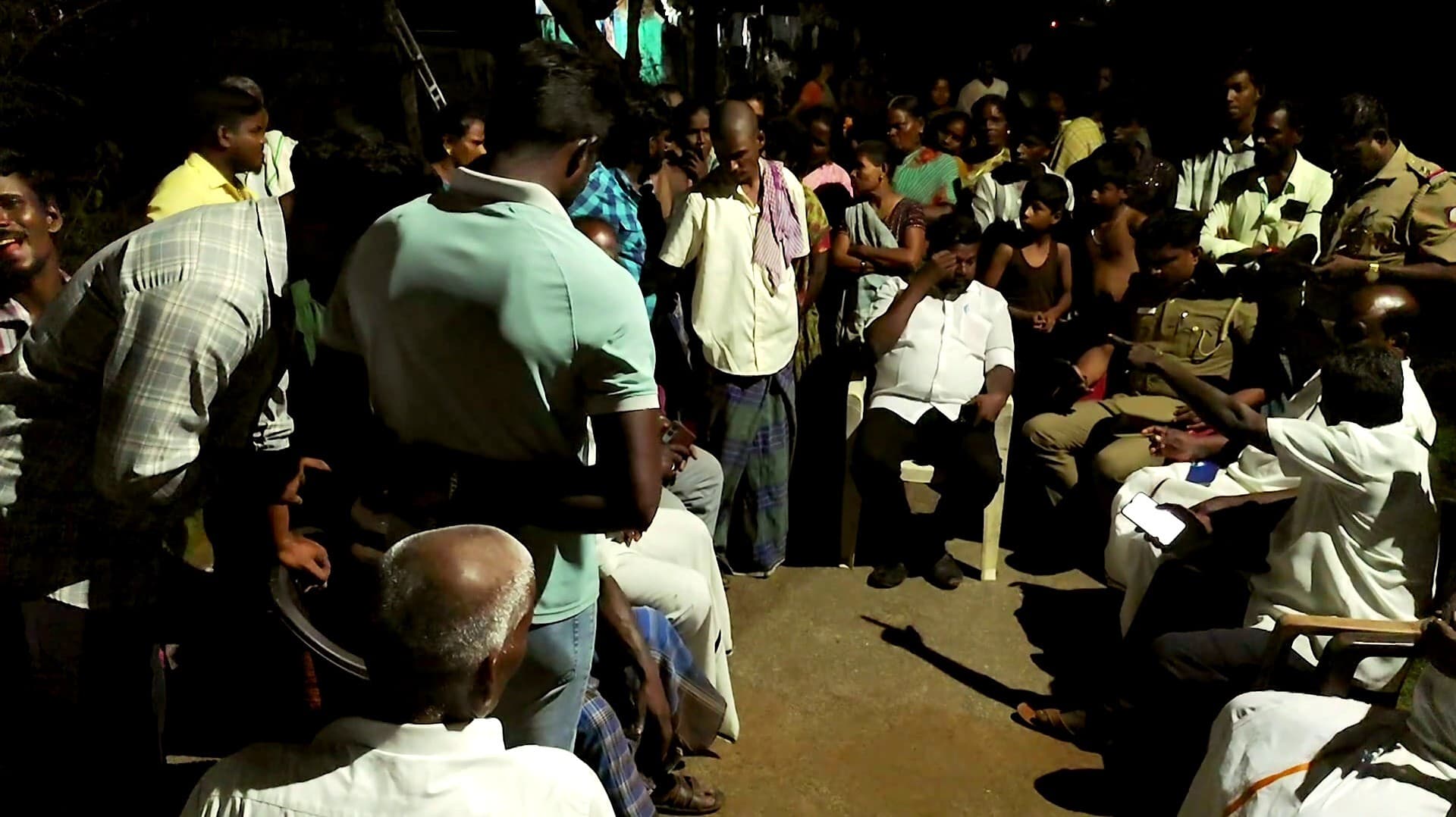 குடிநீர் தட்டுப்பாட்டை நிவர்த்தி செய்யக்கோரி கிராம மக்கள் சாலை மறியல்