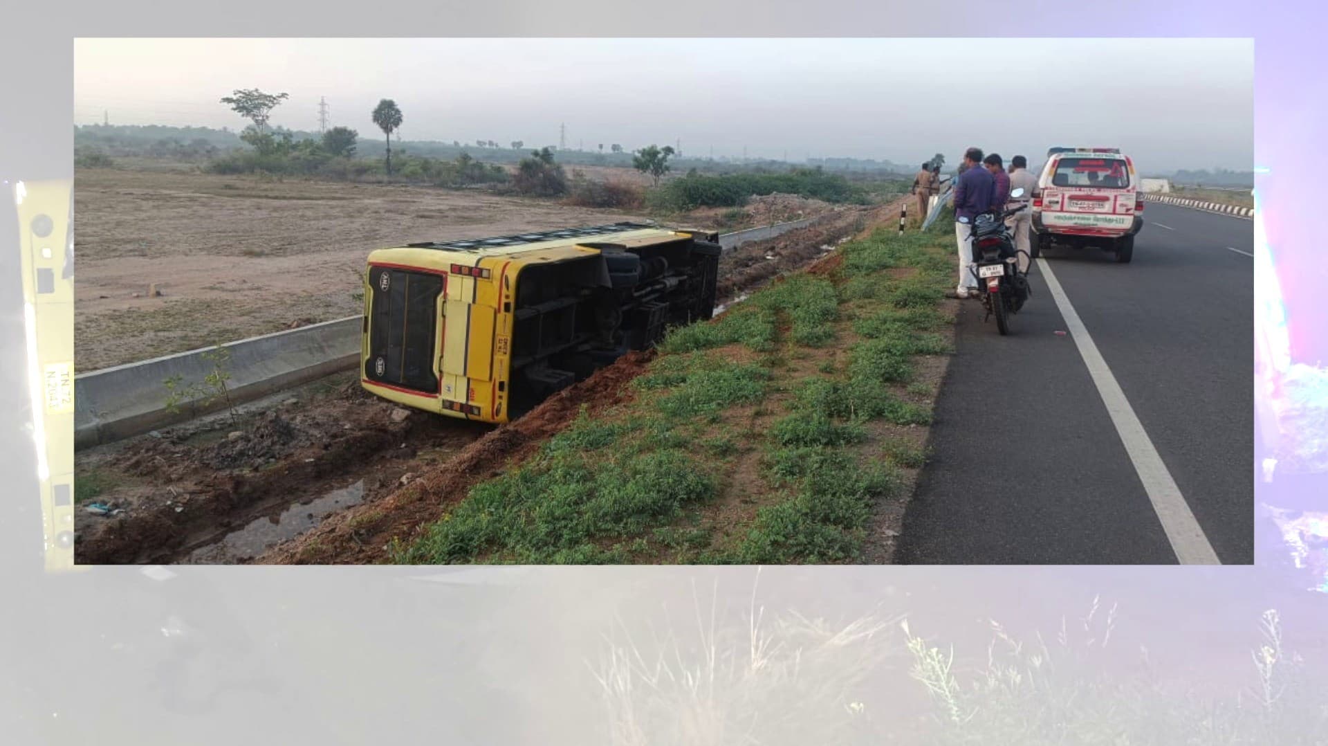ஓட்டுநரின் கட்டுப்பாட்டை இழந்து பேருந்து சாலையோர பள்ளத்தில் கவிழ்ந்து விபத்து