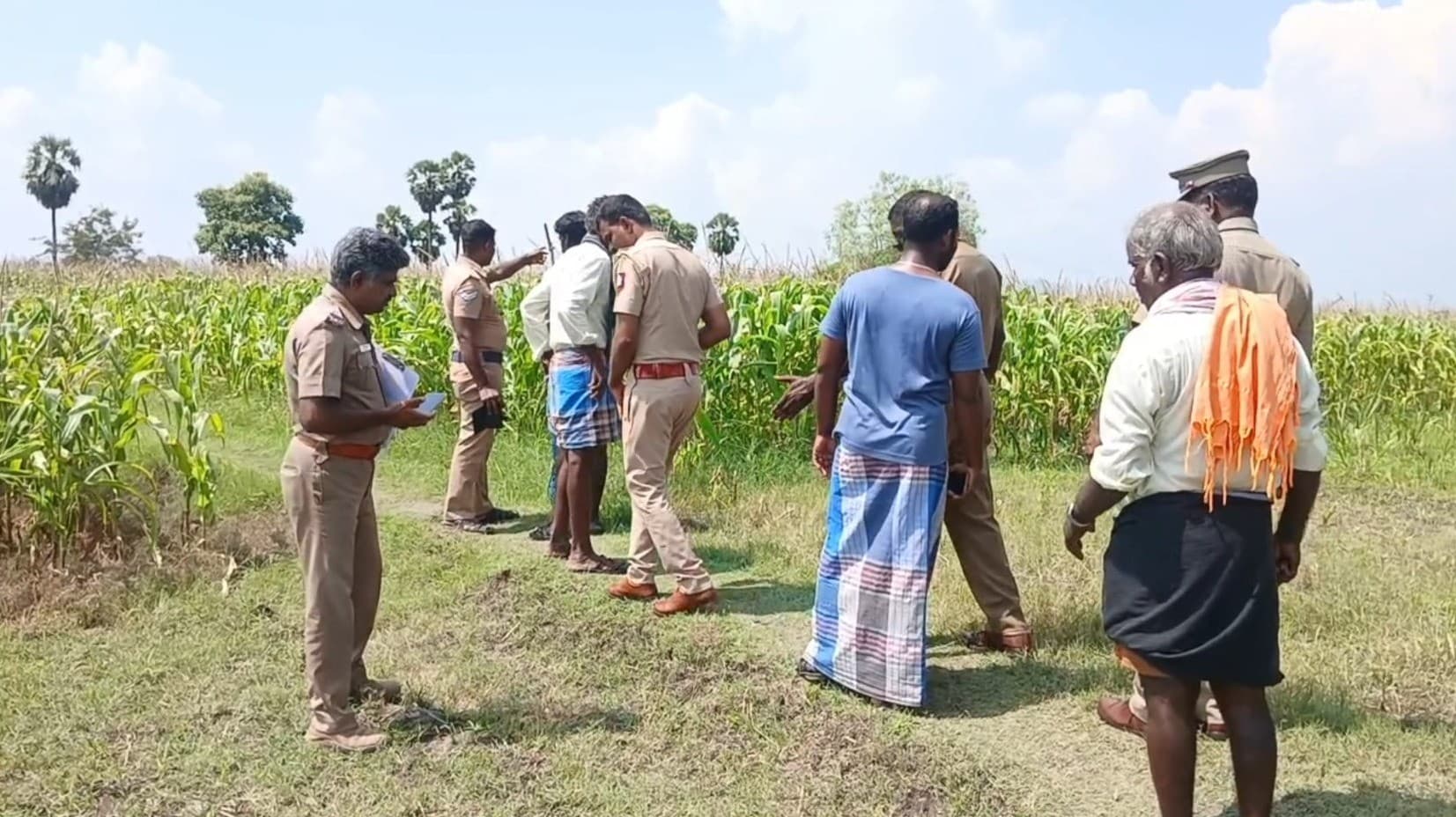 விளை நிலத்தில் சட்ட விரோதமாக அமைக்கப்பட்ட மின்வேலியில் சிக்கி 2 பேர் உயிரிழப்பு