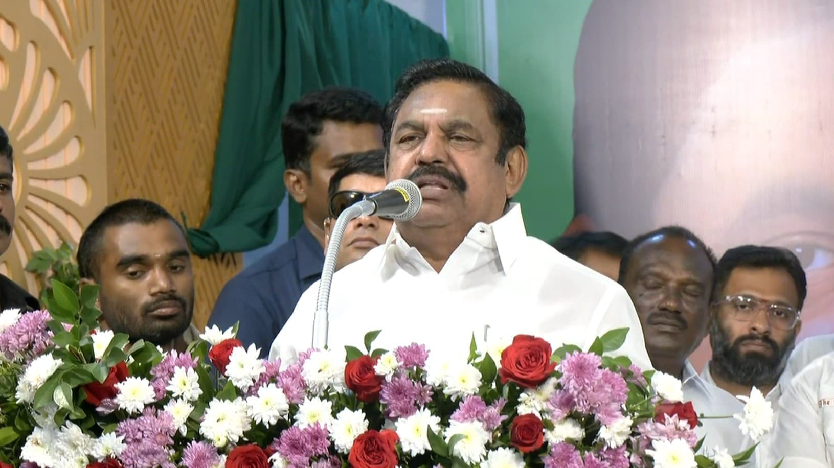 அமெரிக்காவைப் போன்று 65 லிட்டர் பால் தரும் பசுக்கள் உருவாக்கப்படும் - இ.பி.எஸ்