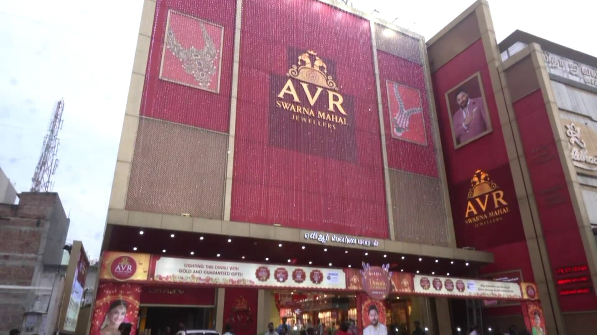 ஏ.வி.ஆர். ஸ்வர்ண மஹாலில் புதிய டிசைன் நகைகள் அறிமுகம்