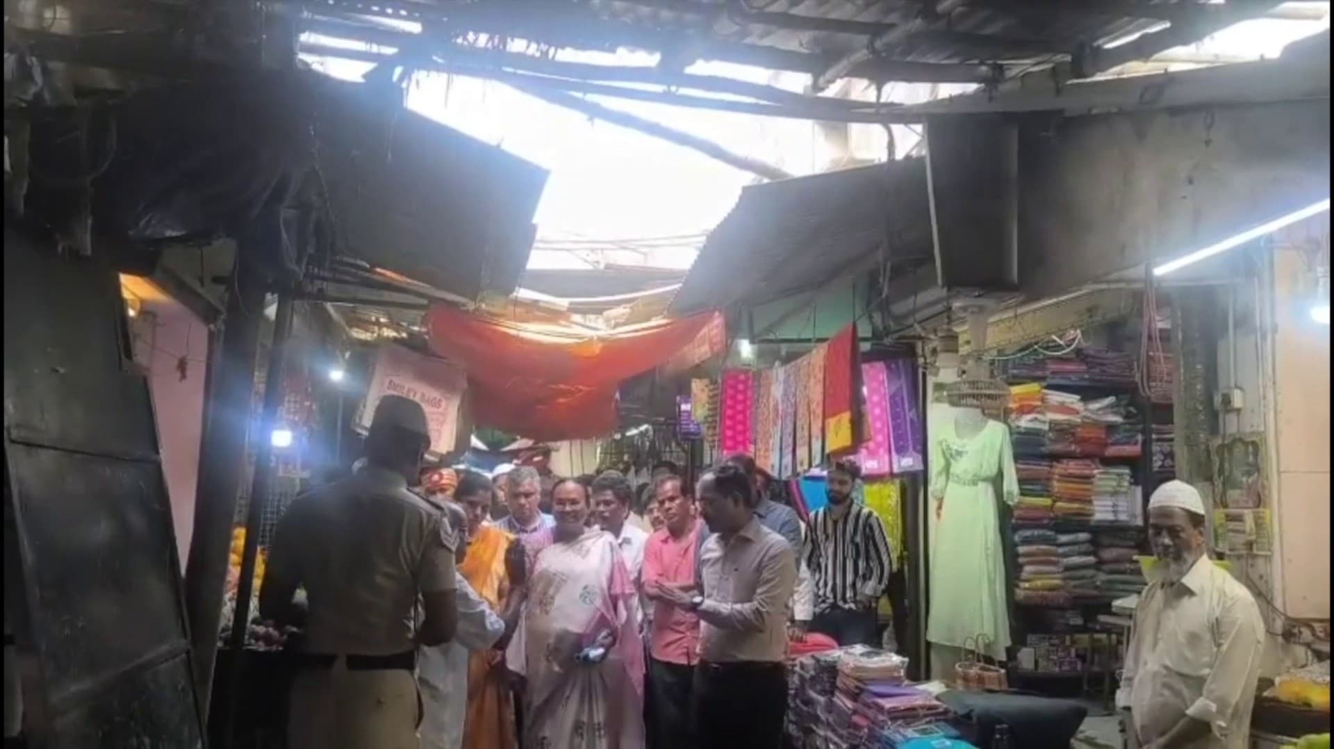 வேலூர் நேதாஜி மார்கெட்டில் நகராட்சி நிர்வாக இயக்குனர் திடீர் ஆய்வு...