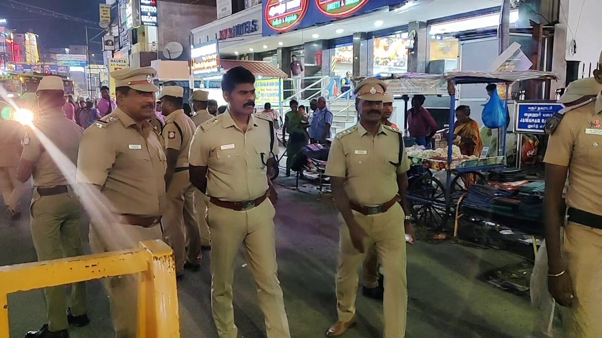 தீபாவளி கூட்ட நெரிசலை கட்டுப்படுத்த ஏற்பாடு - எஸ்.பி ஆய்வு