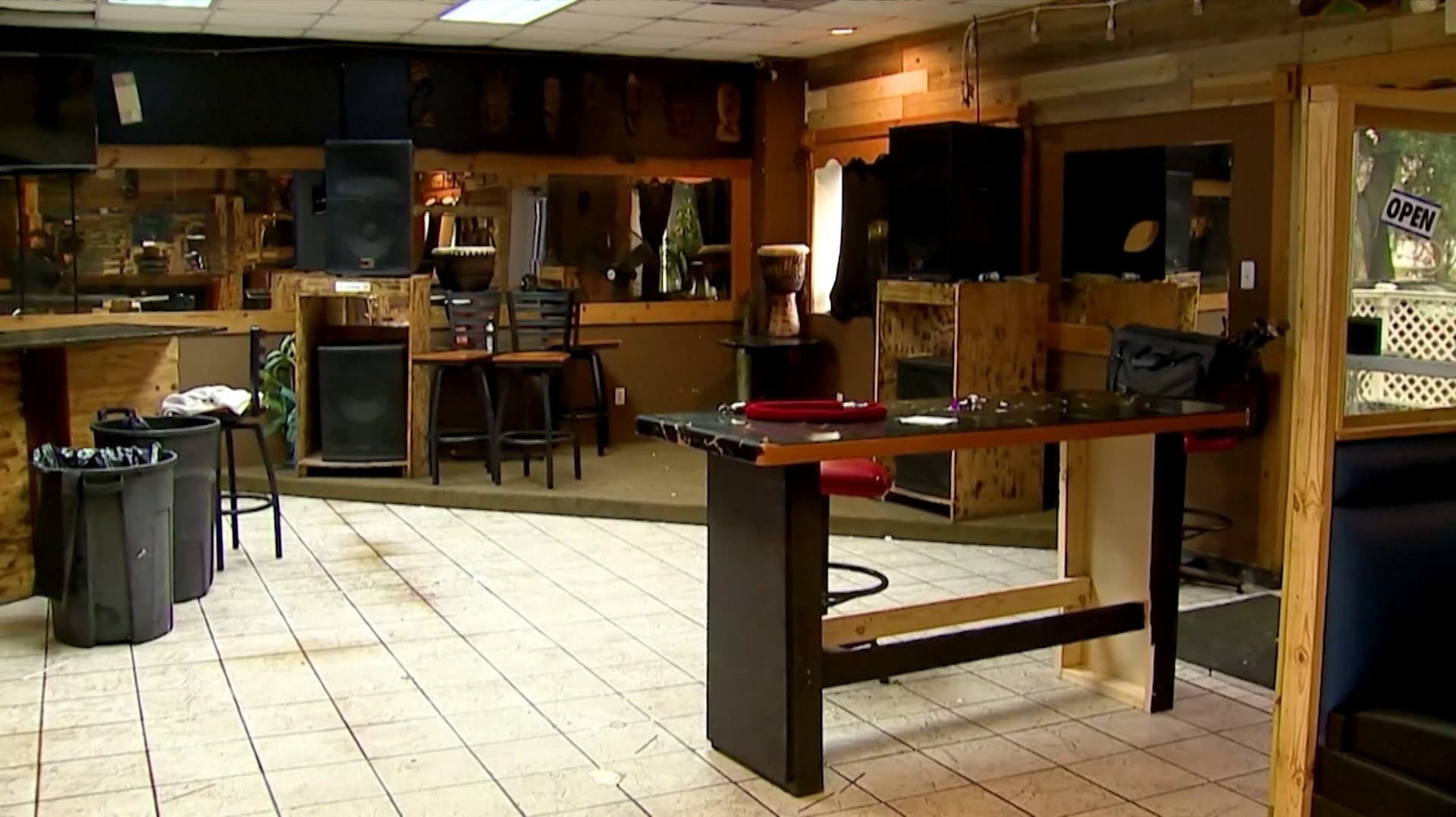 அமெரிக்காவில் மதுபானக் கூடத்தில் சரமாரி துப்பாக்கிச் சூடு - 4 பேர் உயிரிழப்பு