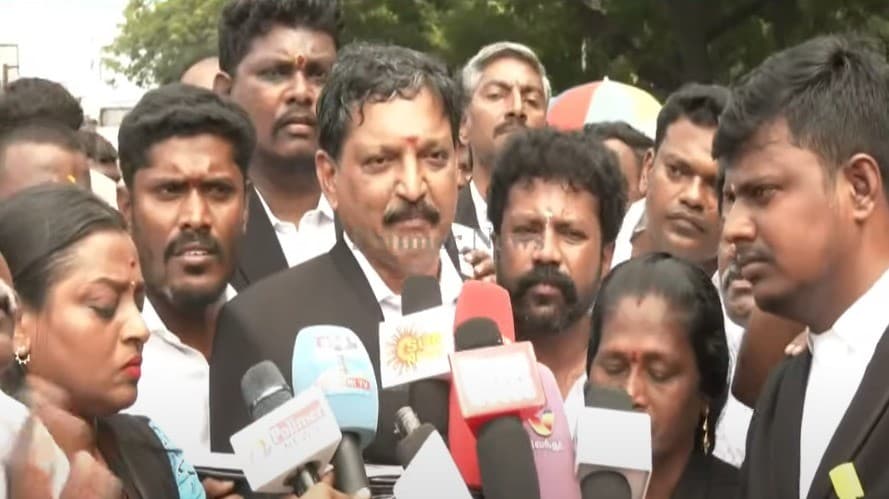 திருமாவளவனுக்கு எதிராக வழக்கறிஞர்கள் போராட்டம்