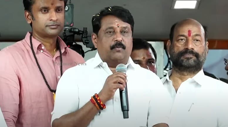 கரூரில் 41 பேர் உயிரிழந்ததற்கு தமிழக அரசு பொறுப்பேற்க வேண்டும்
- நயினார் நாகேந்திரன்