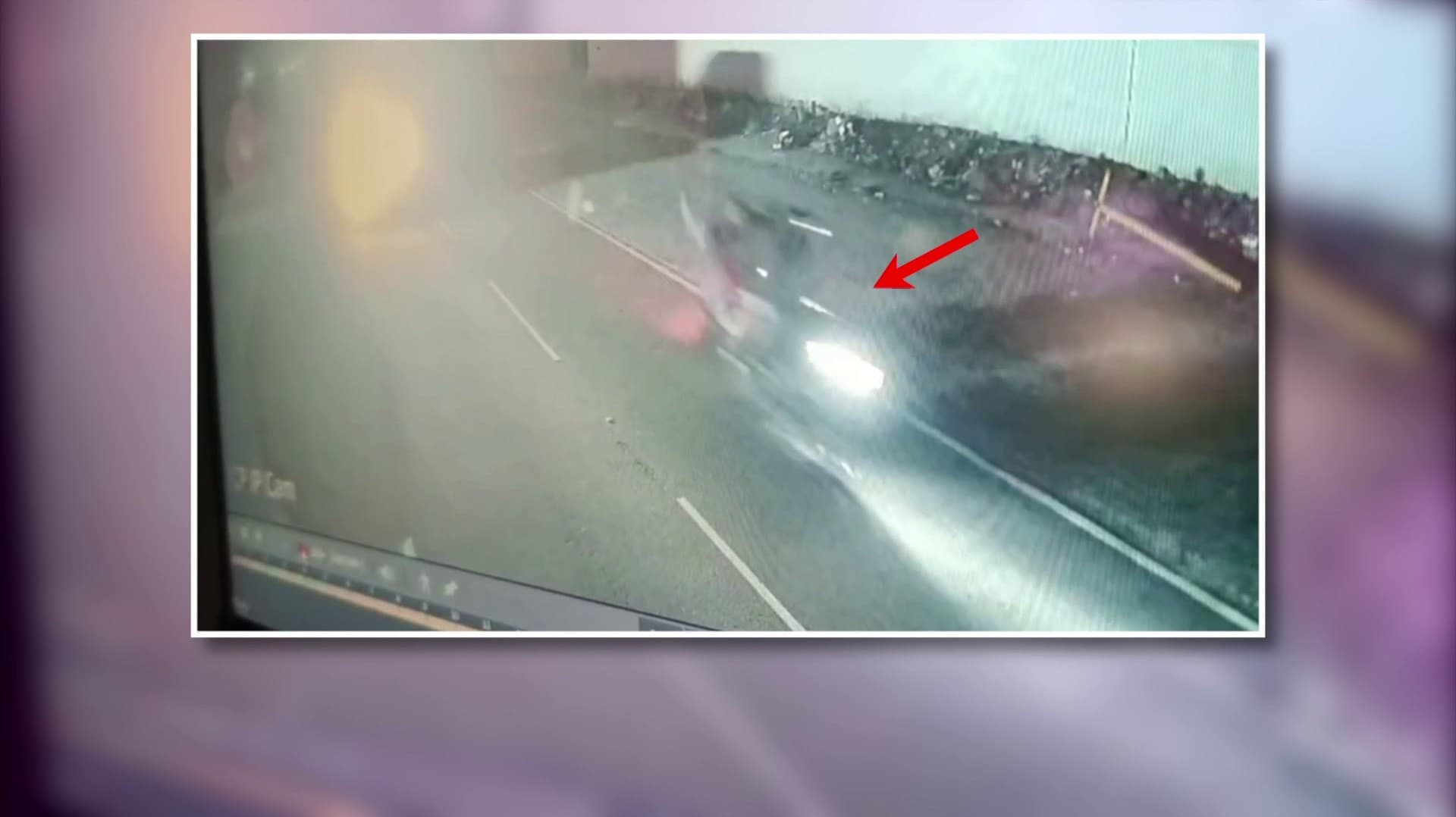 இருசக்கர வாகனத்தில் சென்ற பெண்ணிடம் கைவரிசை