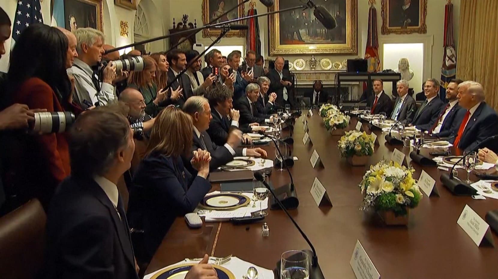 காசாவை மீண்டும் தங்கள் கட்டுப்பாட்டில் கொண்டுவர ஹமாஸ் முயற்சி..! ஹமாஸ் அமைப்பினர் ஆயுதங்களை துறக்க வேண்டும் - டிரம்ப் எச்சரிக்கை