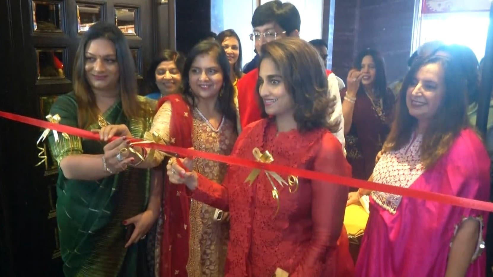 அப்சரா ரெட்டியின்  குட்டீட்ஸ் கிளப் மூலம் நிரந்தரமாக பூக்கடைகள் வைத்து தரும் நிகழ்ச்சி..! ராதாகிருஷ்ணன் ஐ.ஏ.எஸ்,  நடிகை ஷாலினி உள்ளிட்டோர் பங்கேற்பு..