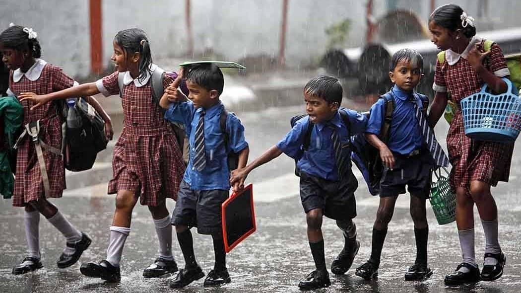 கனமழை எதிரொலி.. எந்தெந்த மாவட்டங்களுக்கு பள்ளி விடுமுறை..?