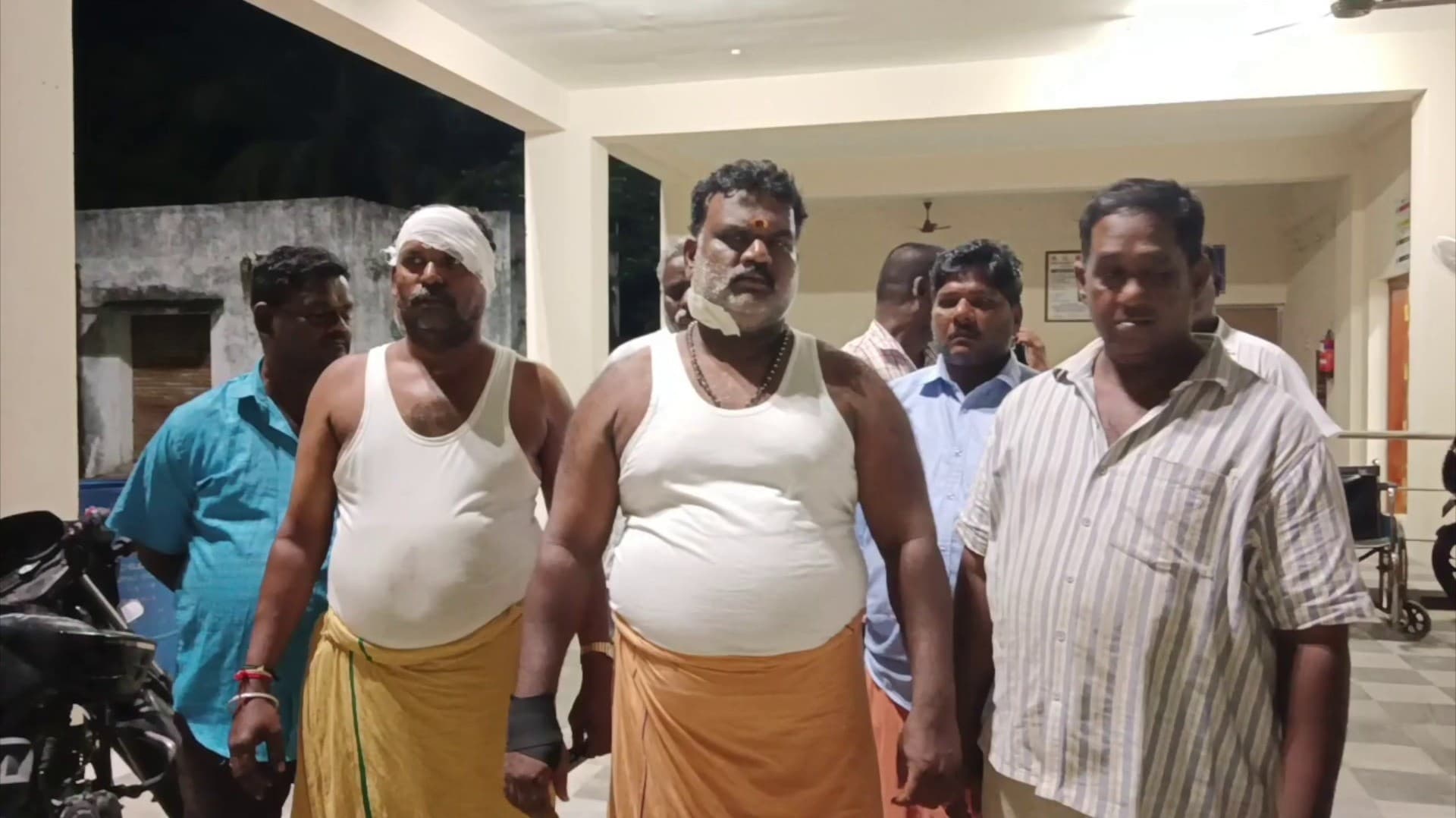 ஓசியில் மதுபானம் கேட்டு, டாஸ்மாக் கடை ஊழியர்கள் மீது கொடூர தாக்குதல் நடத்திய ரௌடிகள்