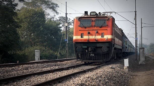 தீபாவளி பண்டிகை - சிறப்பு ரயில்கள் அறிவிப்பு