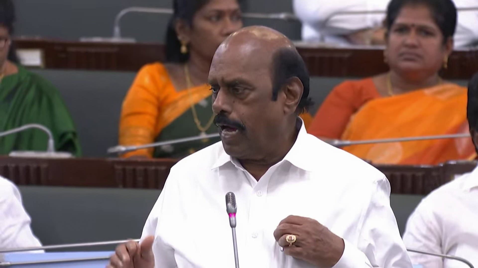 உப்பிலியாபுரம் பாலப் பகுதியில் ரவுண்டானா- எ.வ.வேலு உறுதி