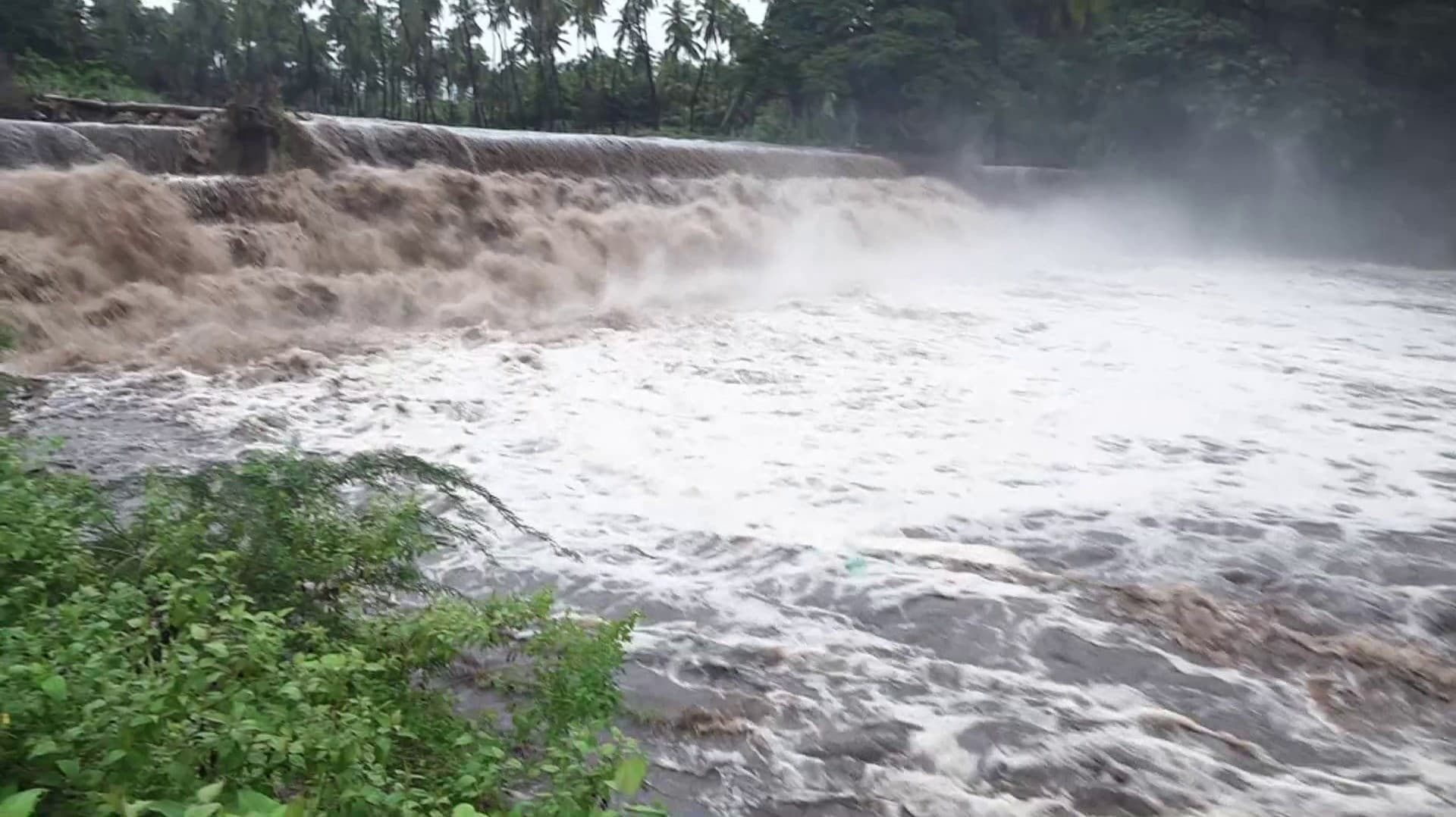 கனமழையால், போடி கொட்டகுடி ஆற்றில் வெள்ளப்பெருக்கு