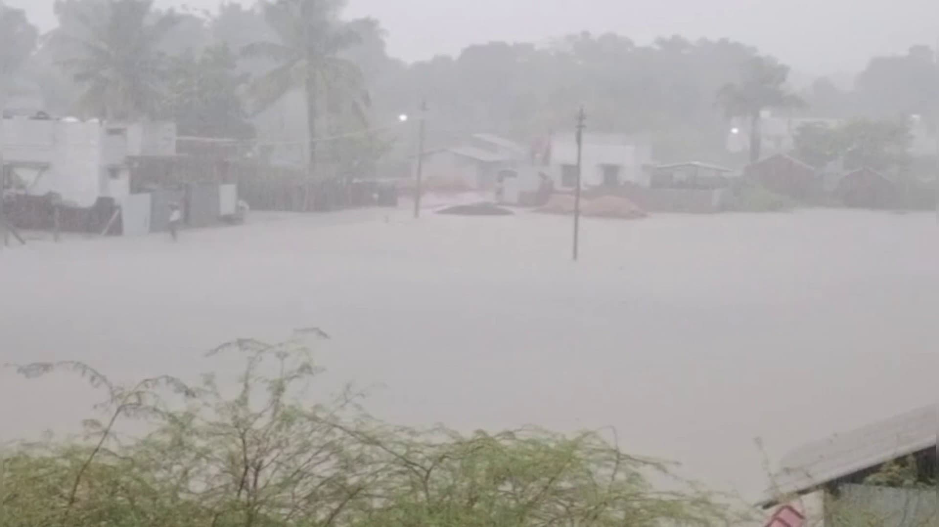 ராமநாதபுரம் மாவட்டத்தின் பல்வேறு பகுதிகளில் பலத்த மழை