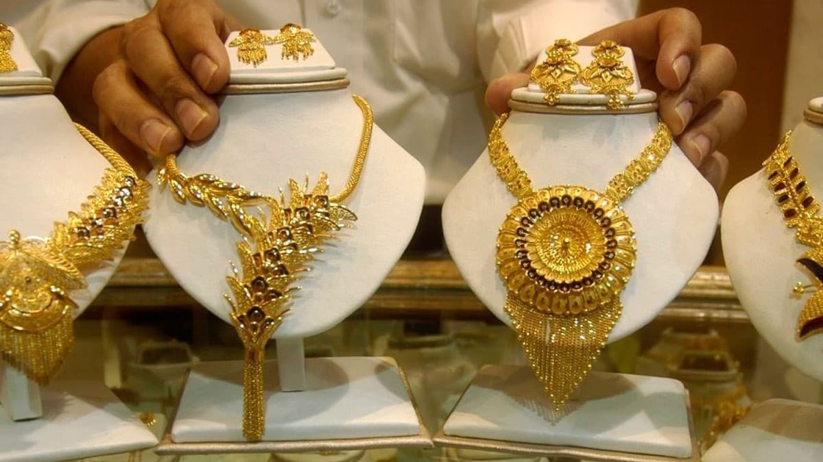 தங்கம் விலை சவரனுக்கு ரூ.2400 குறைந்தது