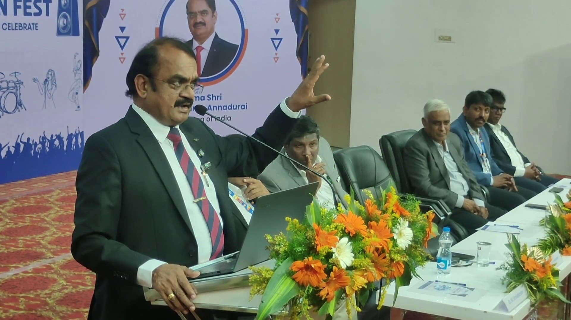 நிலா, செவ்வாயில் மனிதர் வாழ சாத்தியம் உண்டா? மயில்சாமி அண்ணாதுரை பதில்