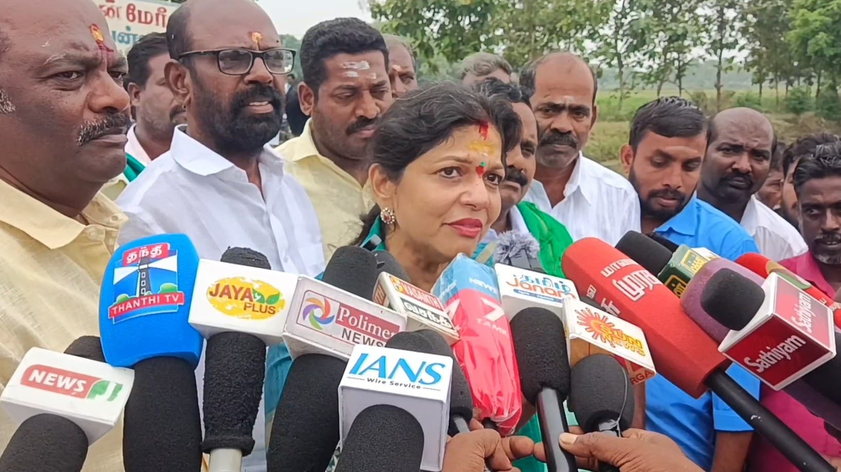 நெல் மூட்டைகளைப் பாதுகாக்க போதிய கிடங்குகள் தேவை - சௌமியா அன்புமணி