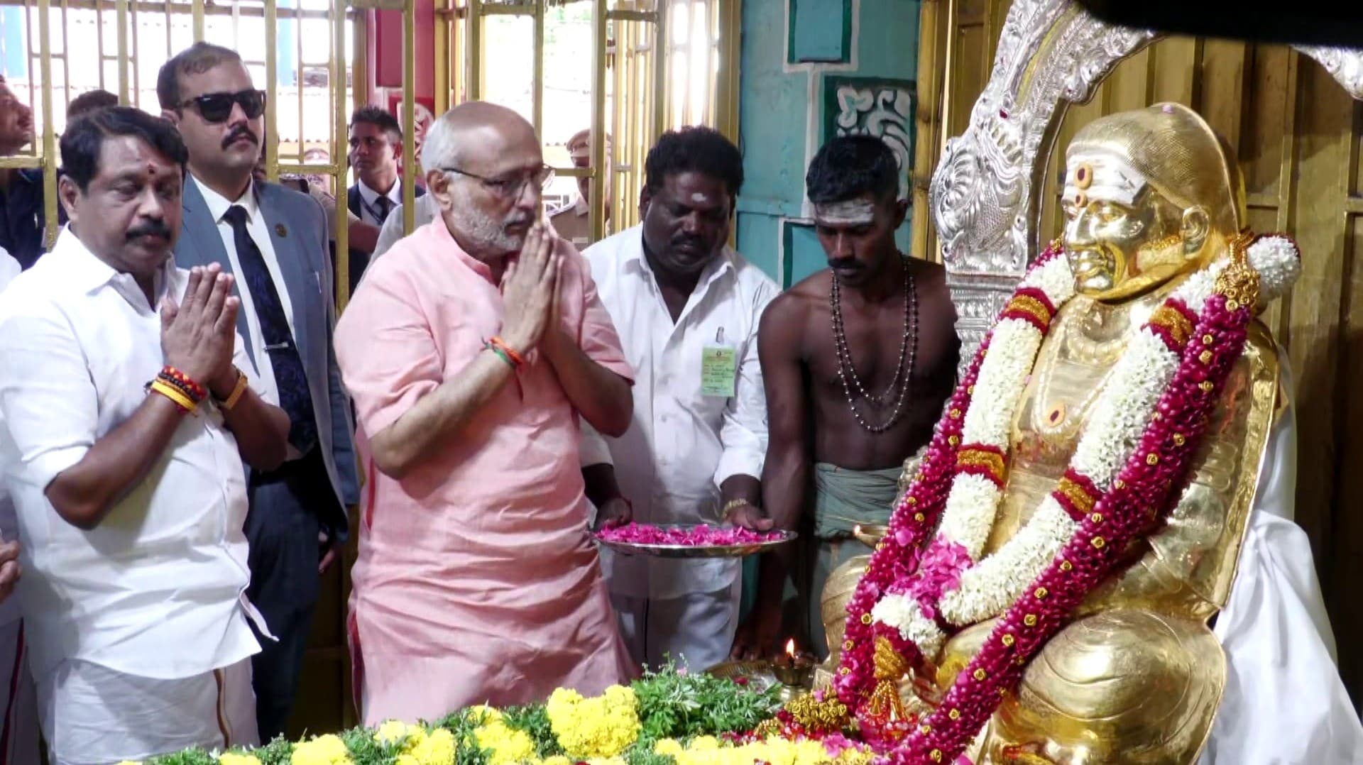 பசும்பொன் முத்துராமலிங்கத் தேவரின் 63வது குரு பூஜை... தேவர் நினைவிடத்தில் மரியாதை செலுத்திய குடியரசு துணைத் தலைவர்