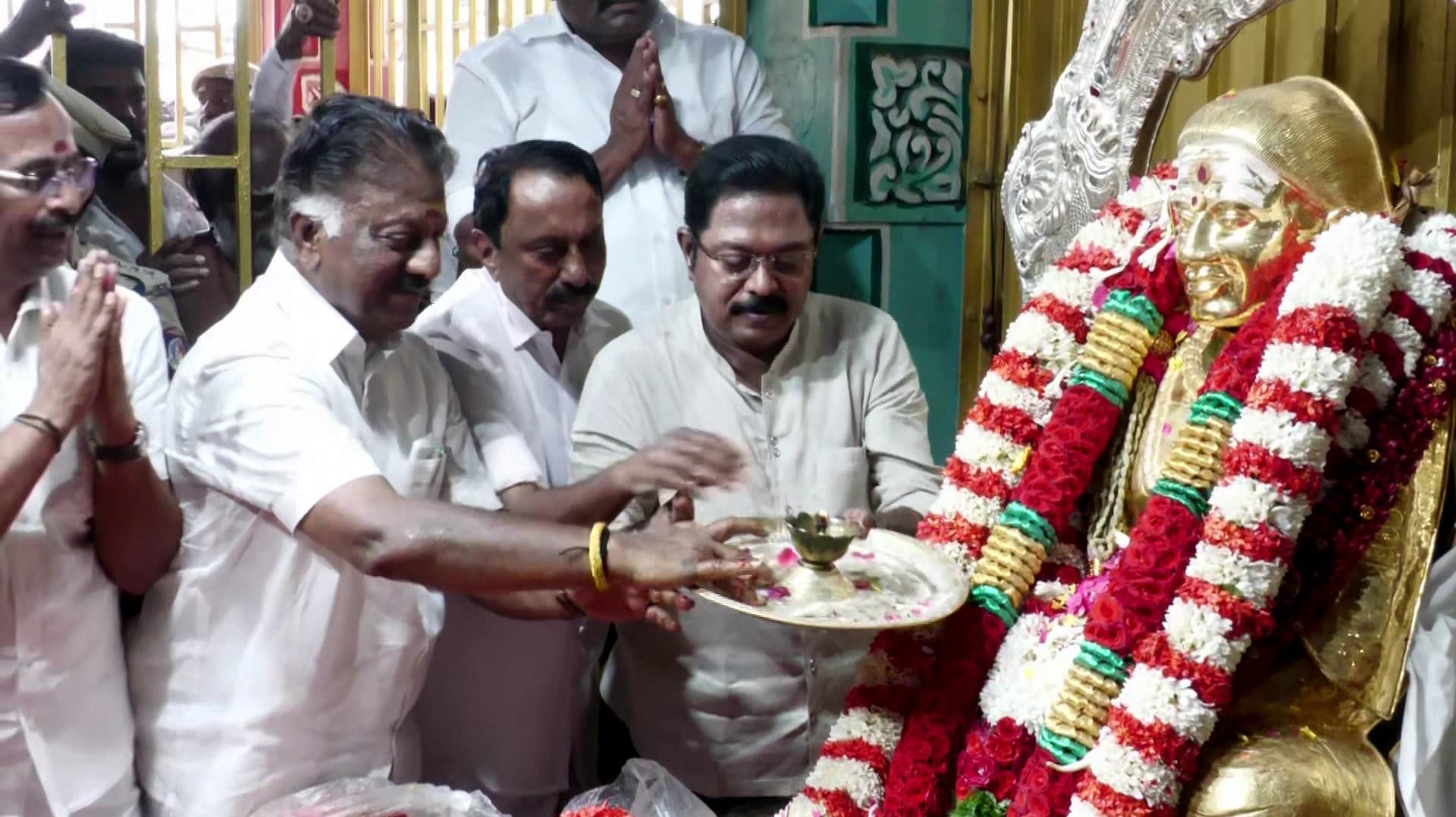 KAS, OPS, TTV ஆகியோர் கூட்டாக தேவருக்கு மரியாதை