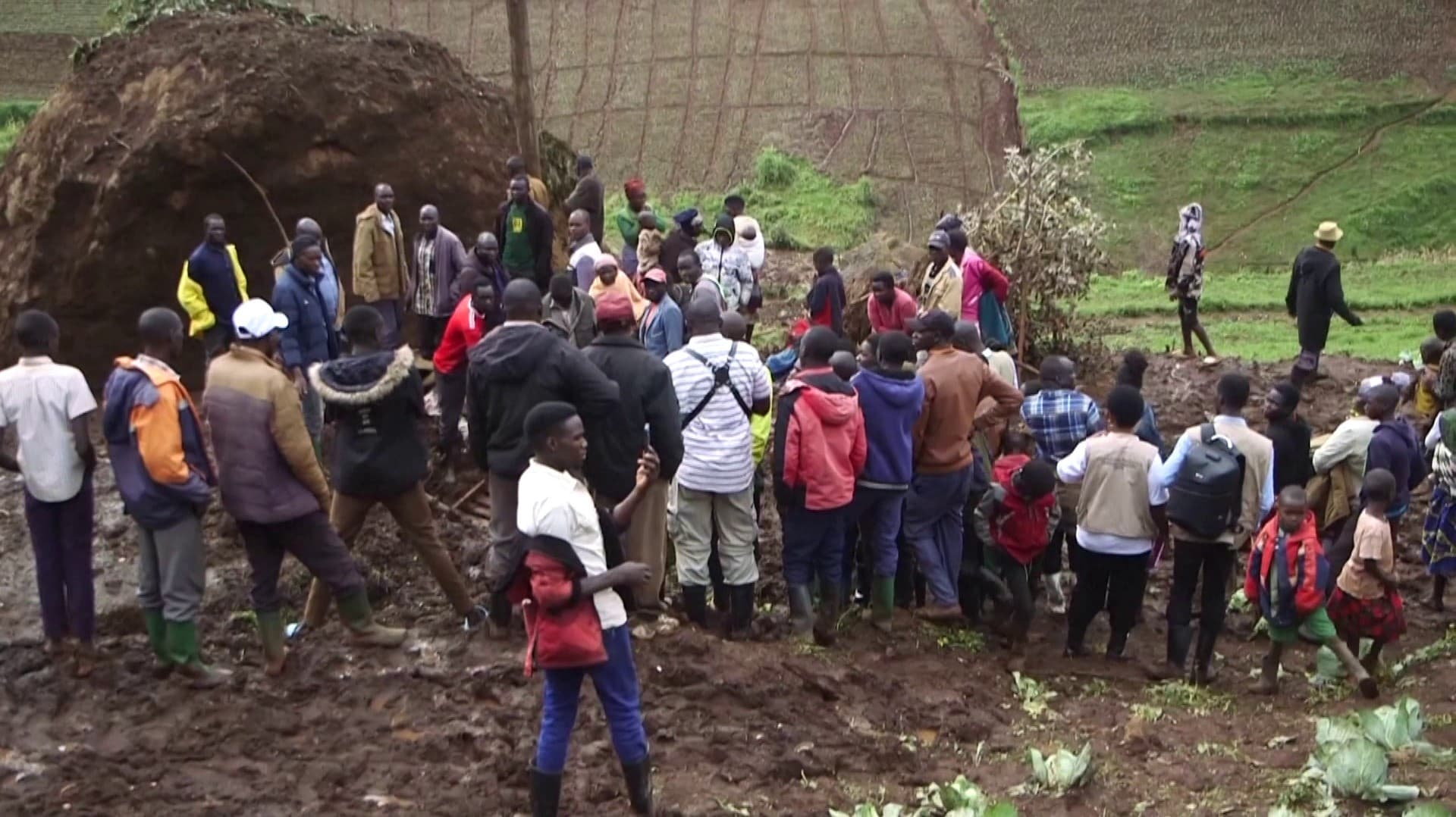 உகாண்டாவில் கொட்டித் தீர்த்த கனமழையால் நிலச்சரிவு