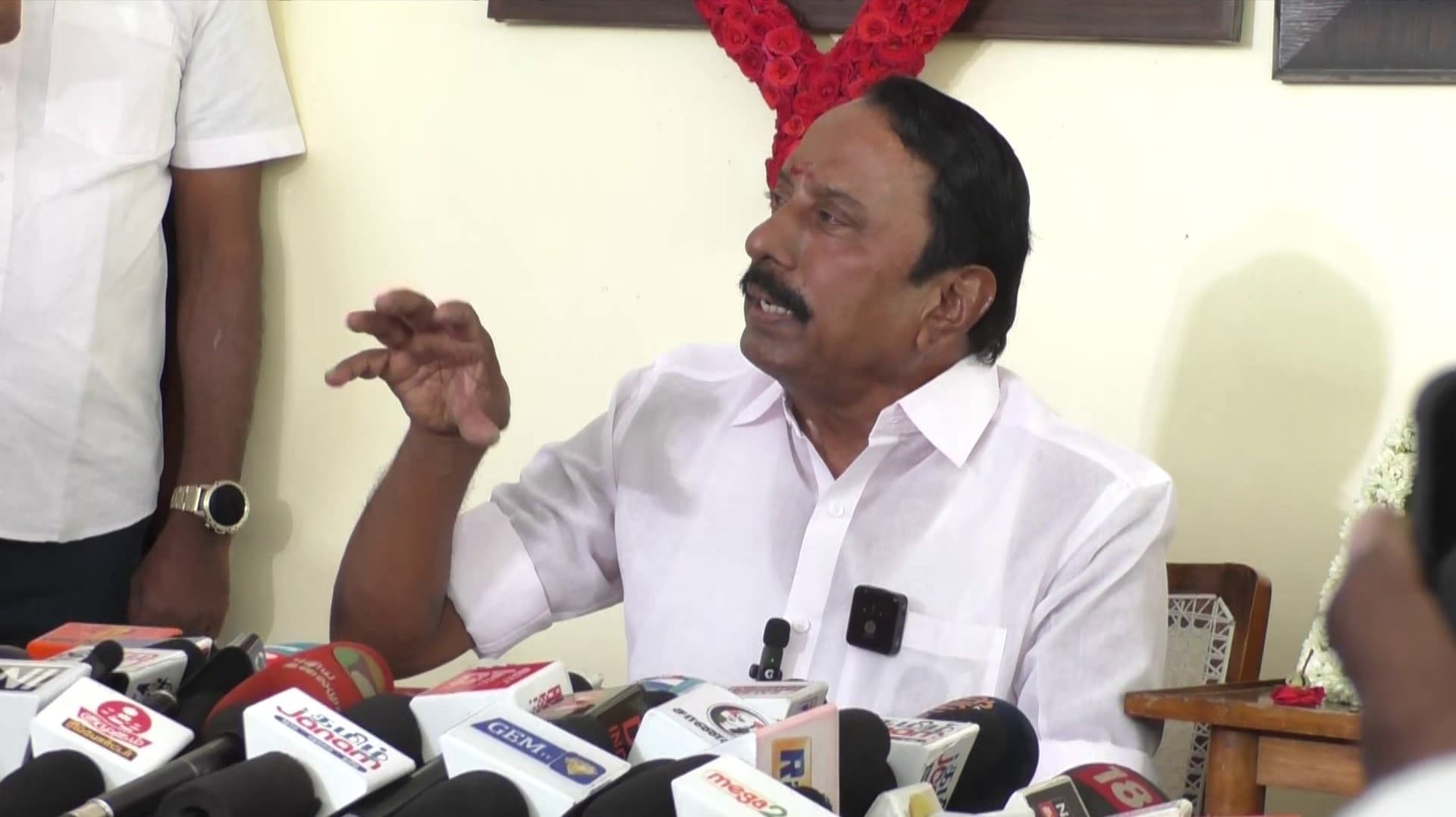 அதிமுக பொதுச் செயலாளர் இபிஎஸ் எடுத்த முடிவுகளால் அதிமுக வெற்றி வாய்ப்புகளை இழந்தது - செங்கோட்டையன்